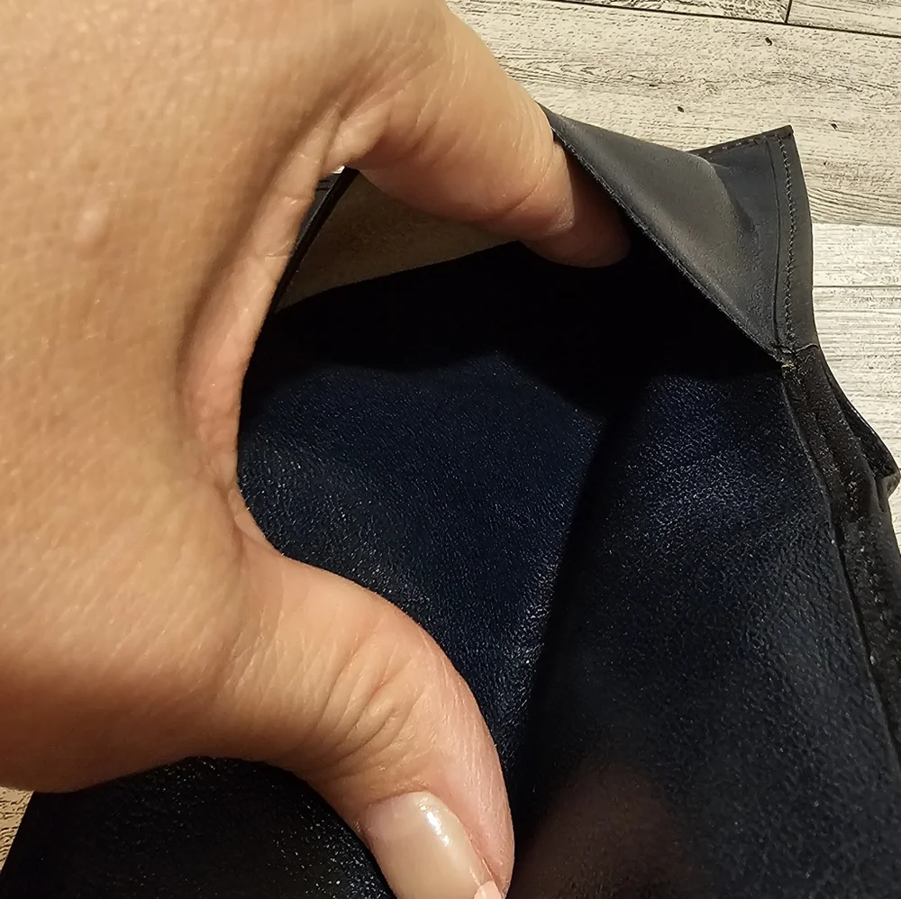 Gucci bi fold wallet rare EUC - Picture 10 of 10